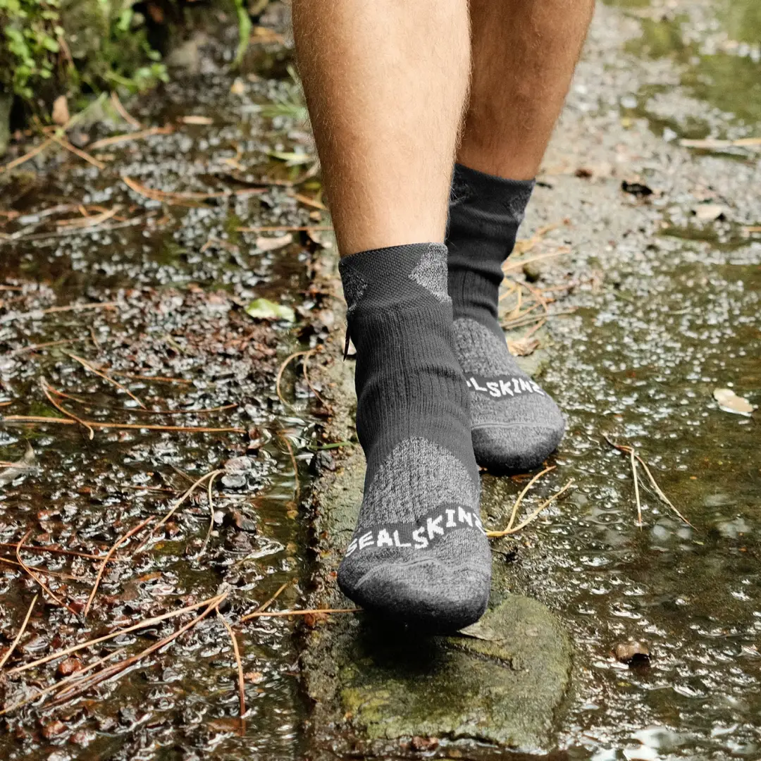 Sealskinz Raynham Waterproof Socks - Image 2